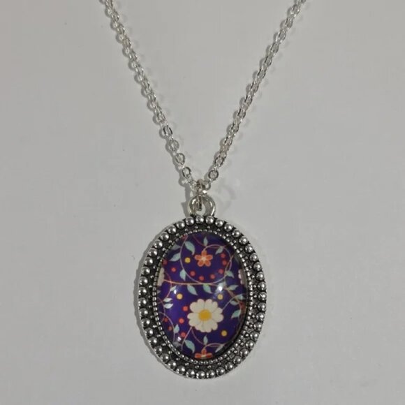 Handcrafted Floral Pendant Necklace with Silver Chain – Botanical Elegance - Picture 8 of 8